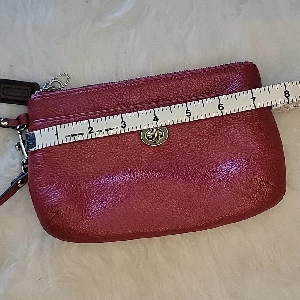 COACH Red Pebbled Leather Small Zippered Turn Lock‎ Preppy Wristlet Wallet Bag